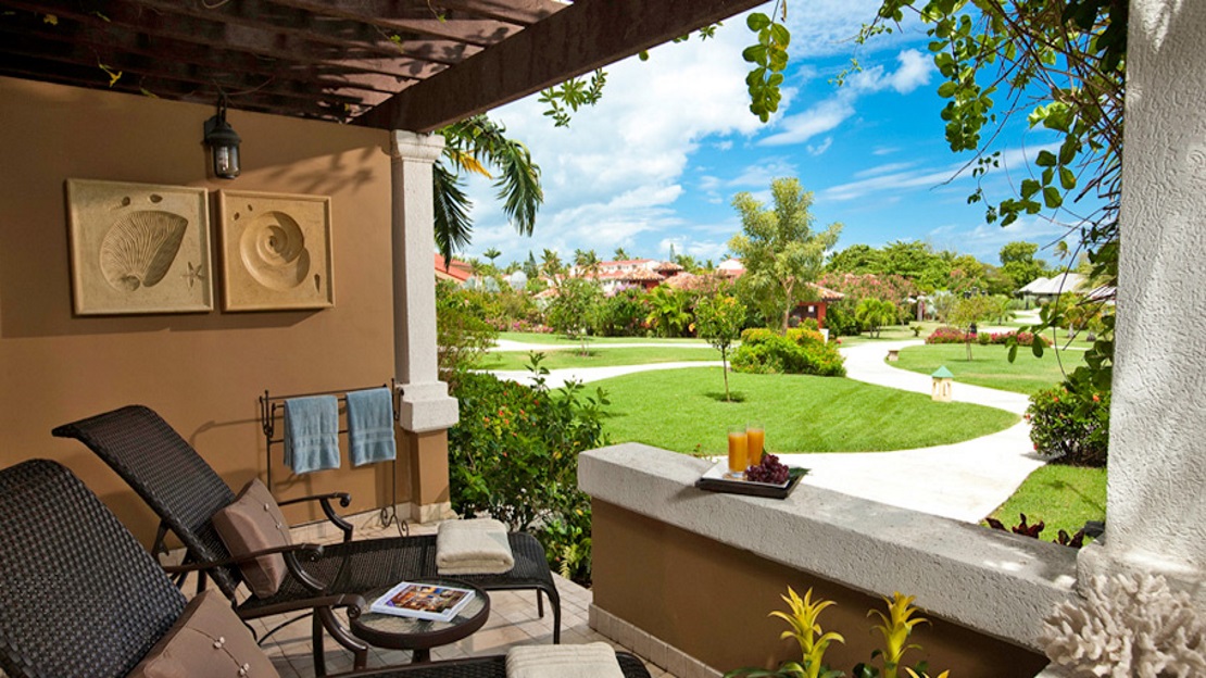  Mediterranean Walkout Club Level Suite